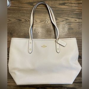 Gorgeous cream coach shoulder bag